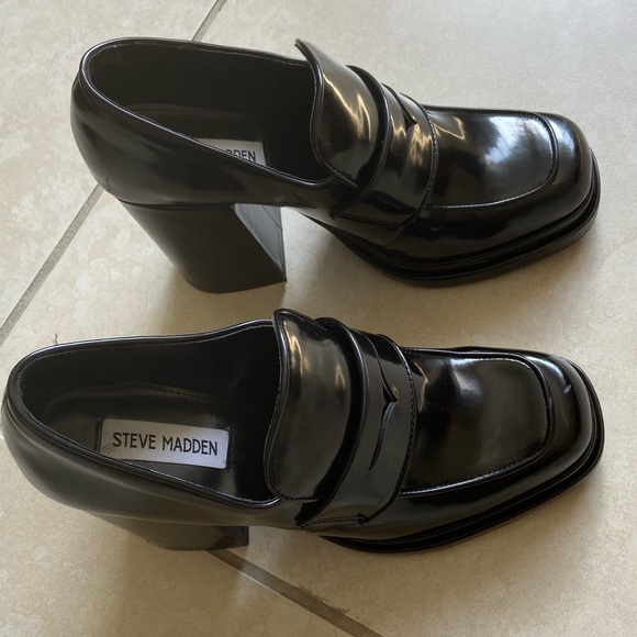 Black Platform Pumps - Picture 3 of 3